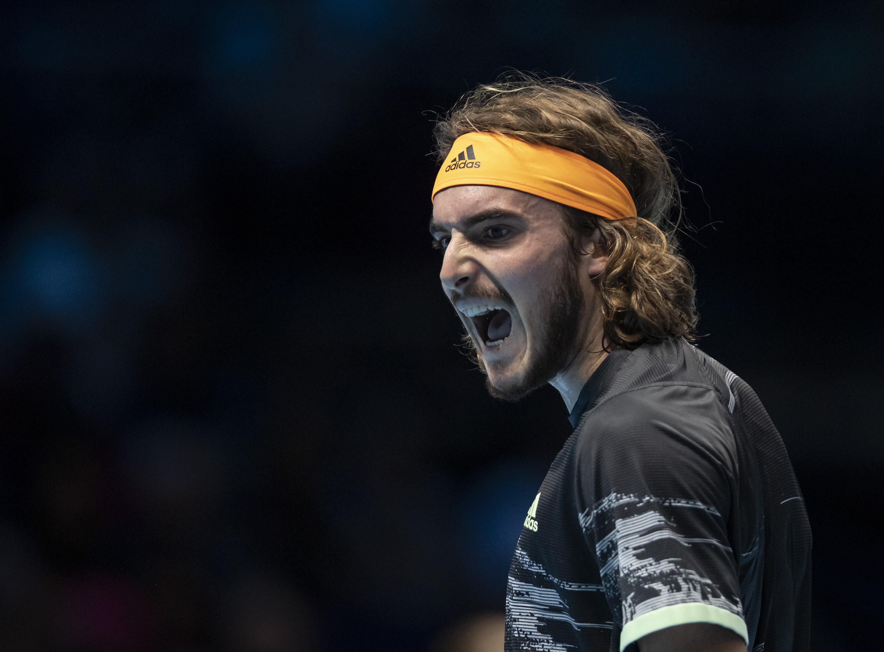 世界网球队爆冷欧洲网球队，西西帕斯统治全场